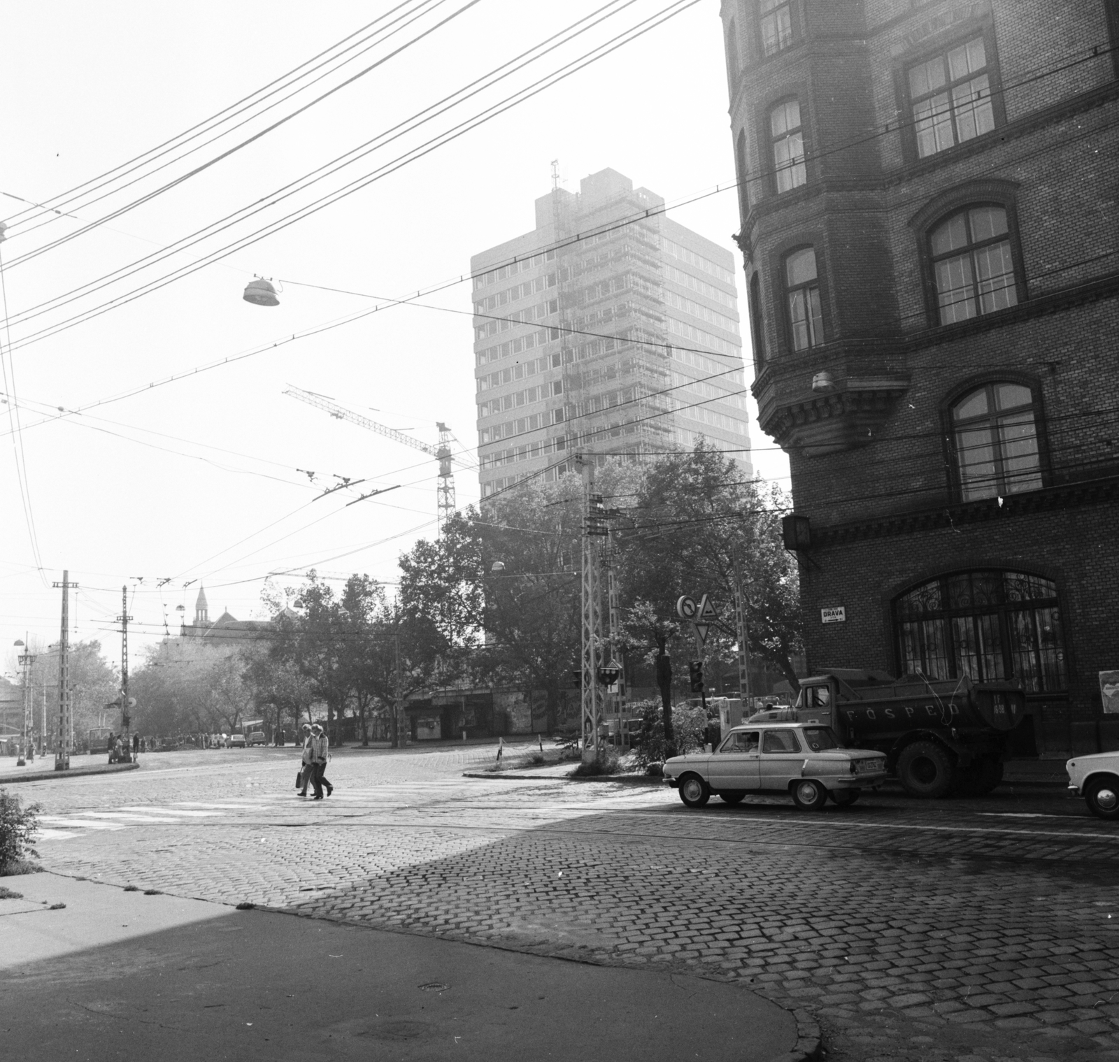 Magyarország, Budapest XIII., Dráva utca, szemben a Váci út - Dózsa György út sarkán a Vízművek székháza., 1978, FŐMTERV, Domonkos Endre, Budapest, Fortepan #253806
