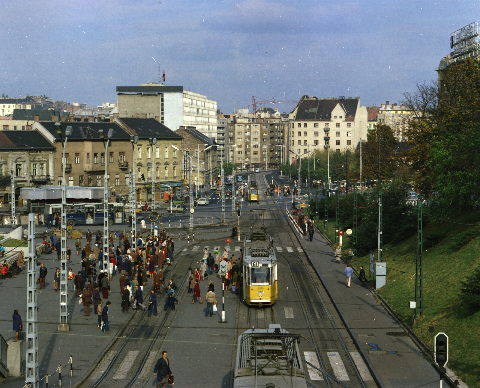 Magyarország, Budapest I.,Budapest II., Széll Kálmán (Moszkva) tér a Várfok utcától a Széna tér felé nézve., 1979, FŐMTERV, Domonkos Endre, színes, villamos, Budapest, Fortepan #253831