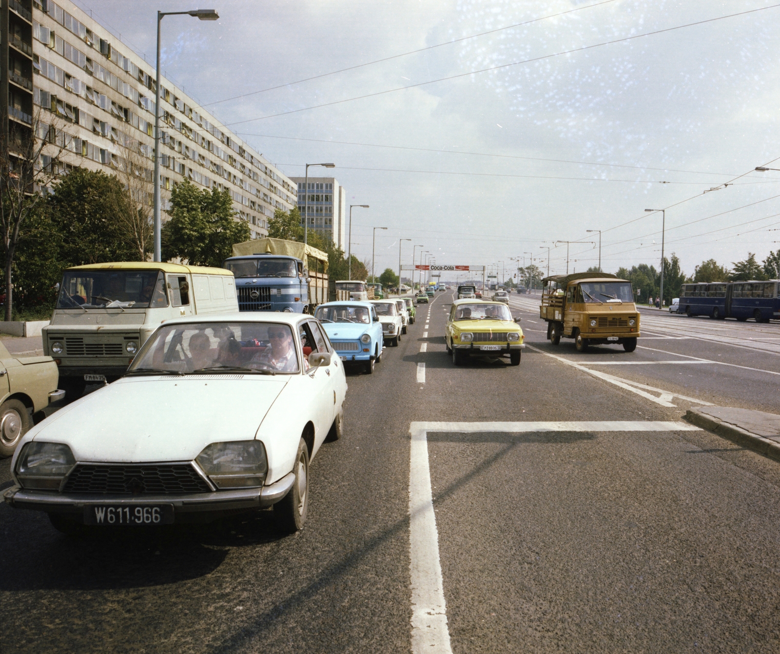 Hungary, Budapest XI., Irinyi József utca a Petőfi híd felé nézve, balra a BME Münnich Ferenc Kollégium (később Kármán Tódor Kollégium)., 1980, FŐMTERV, colorful, Budapest, Fortepan #253876