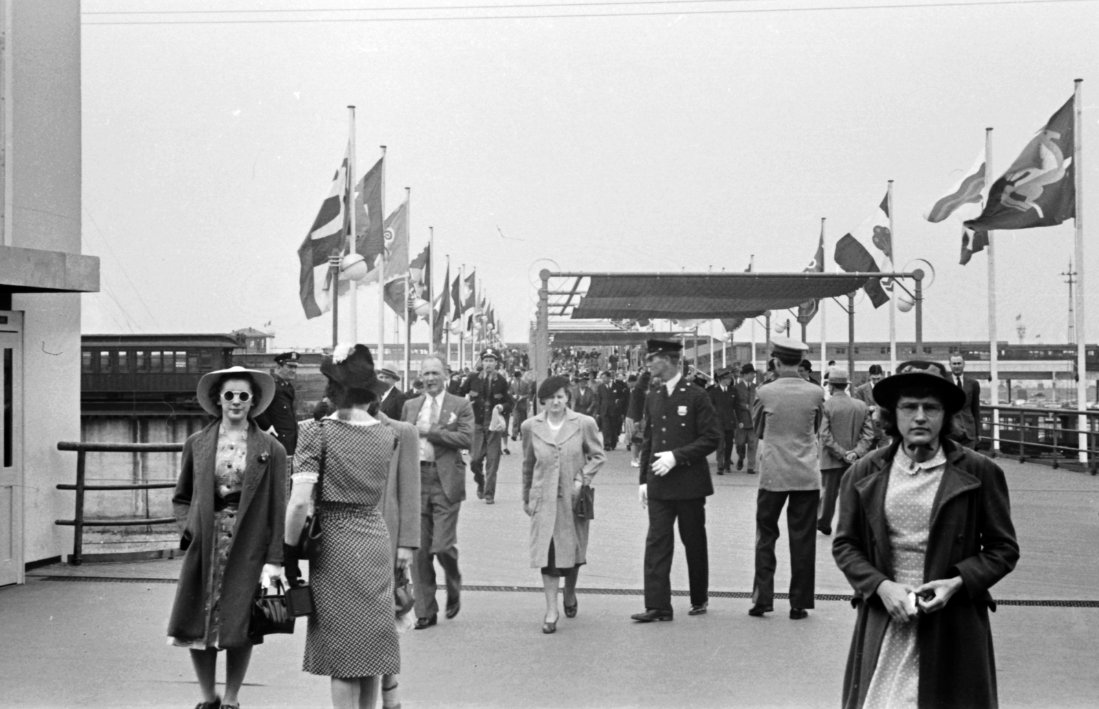 USA, New York, Flushing Meadows Corona Park, az 1939-es világkiállítás bejárata az IRT gyorsvasút állomása felől., 1939, Fortepan, international fair, Fortepan #25391