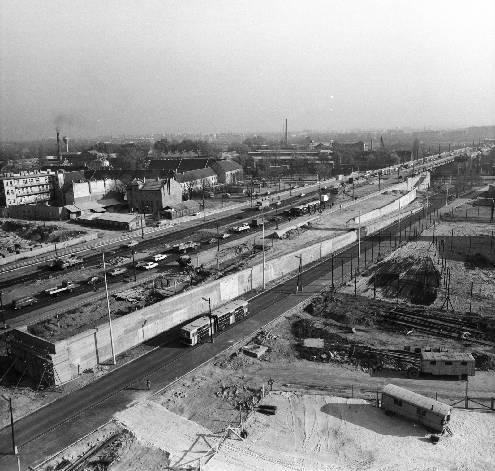 Magyarország, Óbuda, Budapest III., kilátás a Kiskorona (Magyar Lajos) utca melleti panelházról az Árpád híd budai hídfő és a Szentlélek (Korvin Ottó) tér felé., 1981, FŐMTERV, Domonkos Endre, Budapest, Fortepan #253915