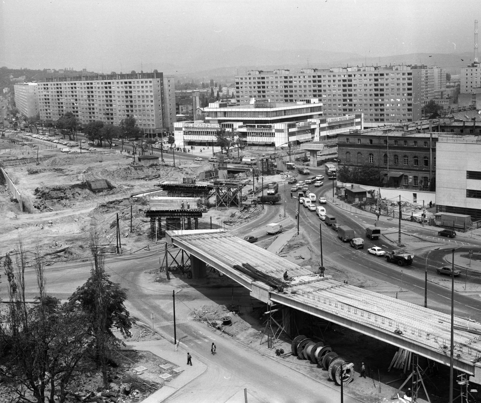 Hungary, Óbuda, Budapest III., Flórián tér, a Szentendrei utat és az Árpád hídat összekötő felüljáró építése., 1982, FŐMTERV, overpass, Budapest, Fortepan #253945