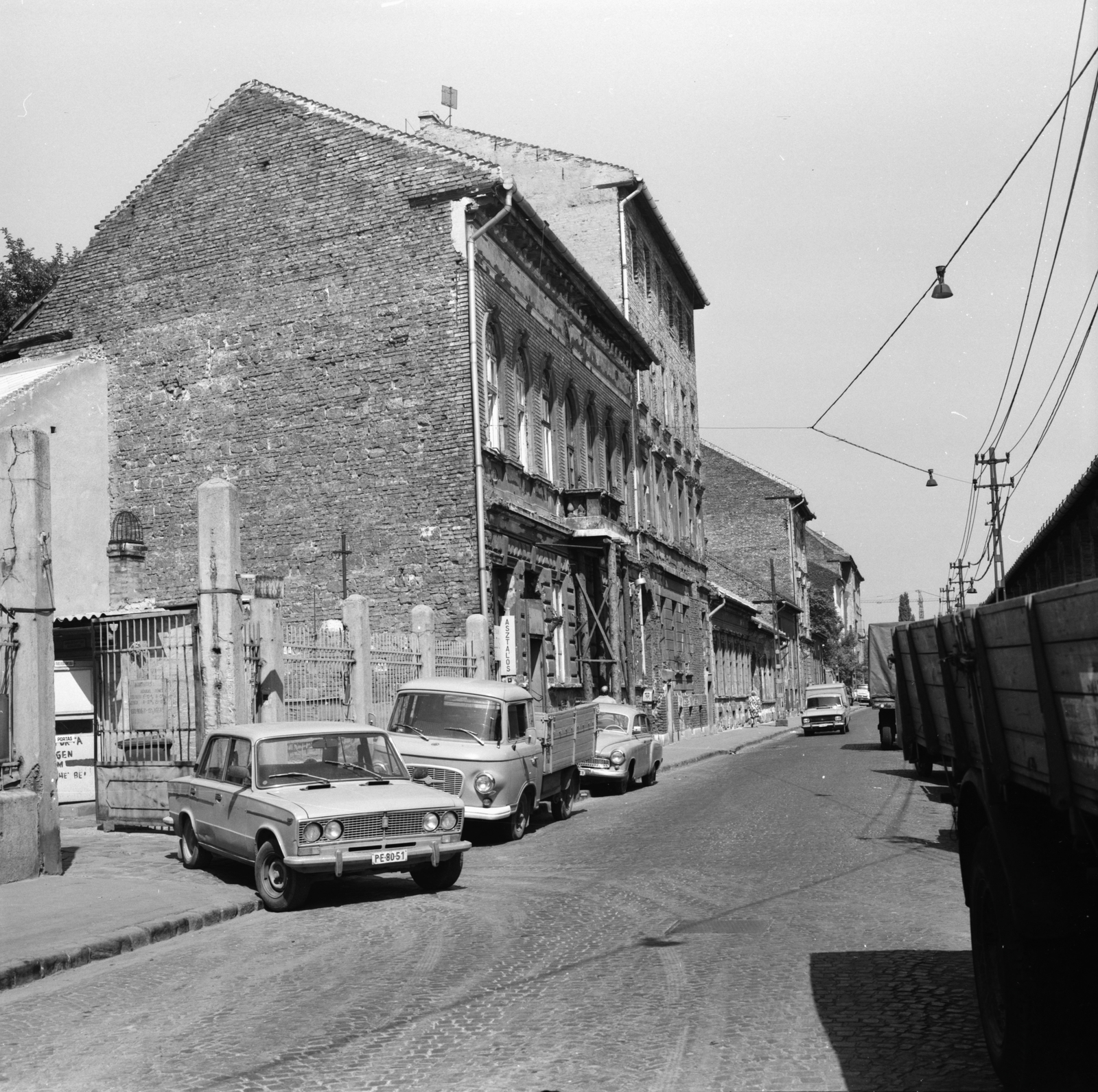 Hungary, Budapest VIII., Dobozi utca, jobbra a Baross kocsiszín., 1982, FŐMTERV, Budapest, Barkas-brand, Fortepan #253956