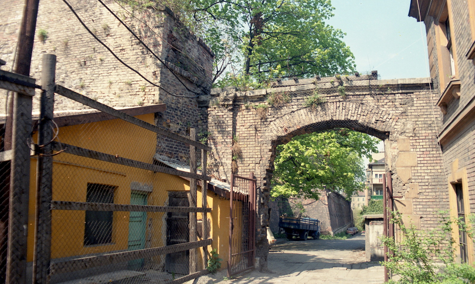 Hungary, Budapest I., északi kortinafal, kapu az Öntőház utcánál., 1989, FŐMTERV, colorful, Budapest, Fortepan #253988