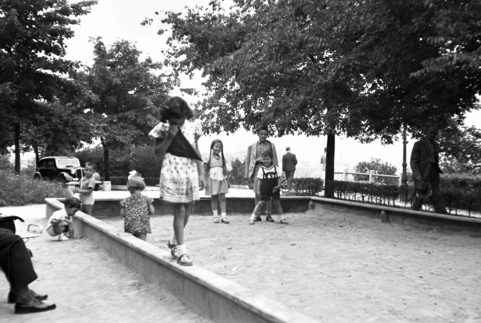 Hungary, Budapest I., Orom utcai játszótér., 1940, Fortepan, sandpit, kid's attire, Budapest, Fortepan #25401