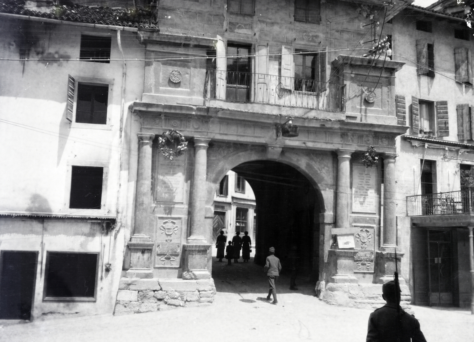 Italy, Feltre, Via Paradiso, Porta Imperiale., 1918, Kriszt Béla, gateway, Fortepan #254093