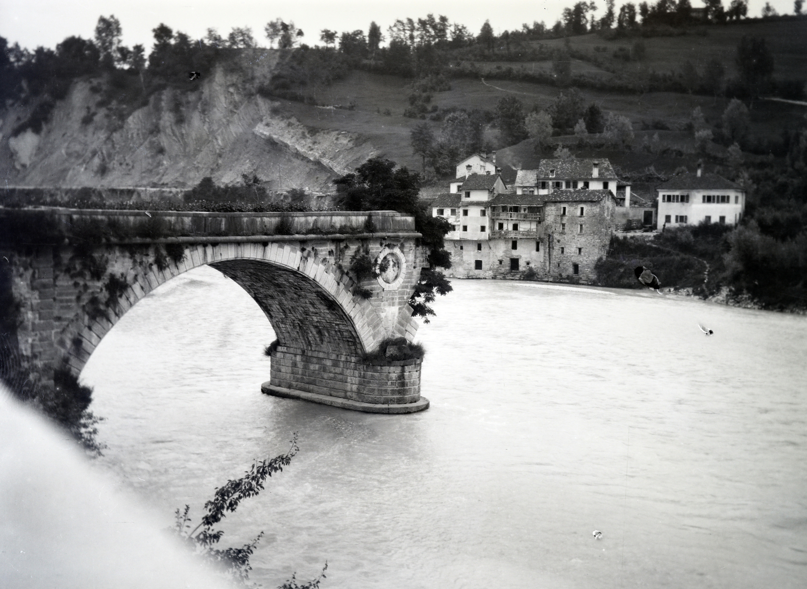 Italy, Belluno, Piave folyó, a Ponte Vecchio maradványa., 1918, Kriszt Béla, wrecked bridge, Fortepan #254098