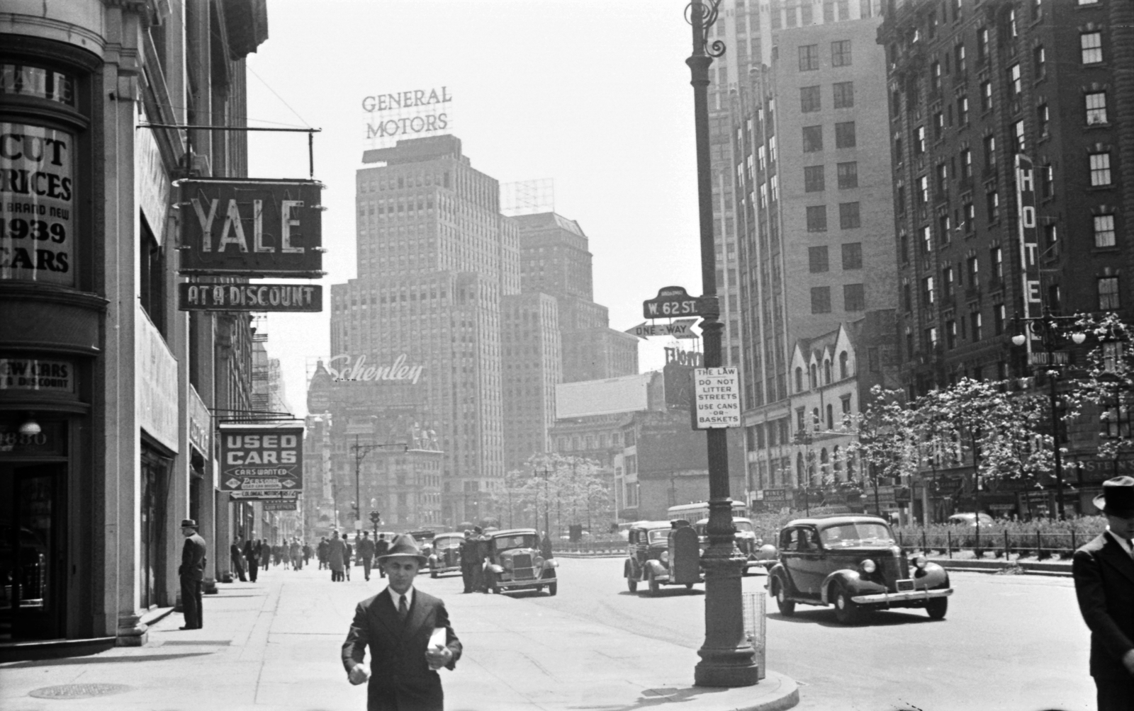 USA, New York, a Broadway és a nyugati 62. utca sarka, a fotós a Columbus circle felé néz., 1939, Fortepan, street view, high-rise building, Fortepan #25412