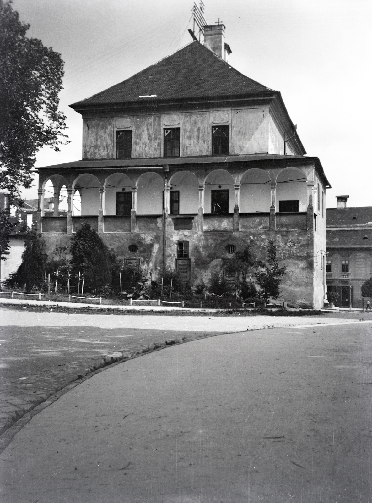 Slovakia, Banská Bystrica, szemben a régi városháza épülete (később Galéria)., 1913, Kriszt Béla, Fortepan #254243
