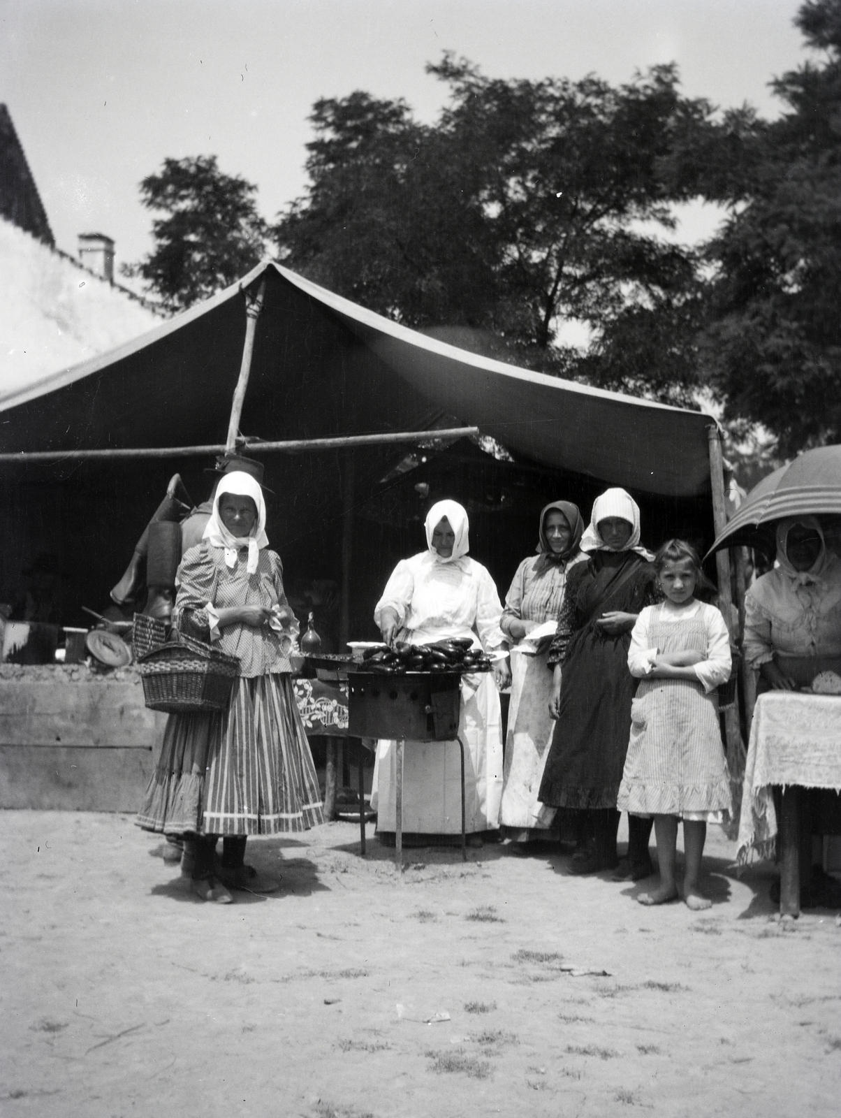 1916, Kriszt Béla, folk costume, women, Fortepan #254251