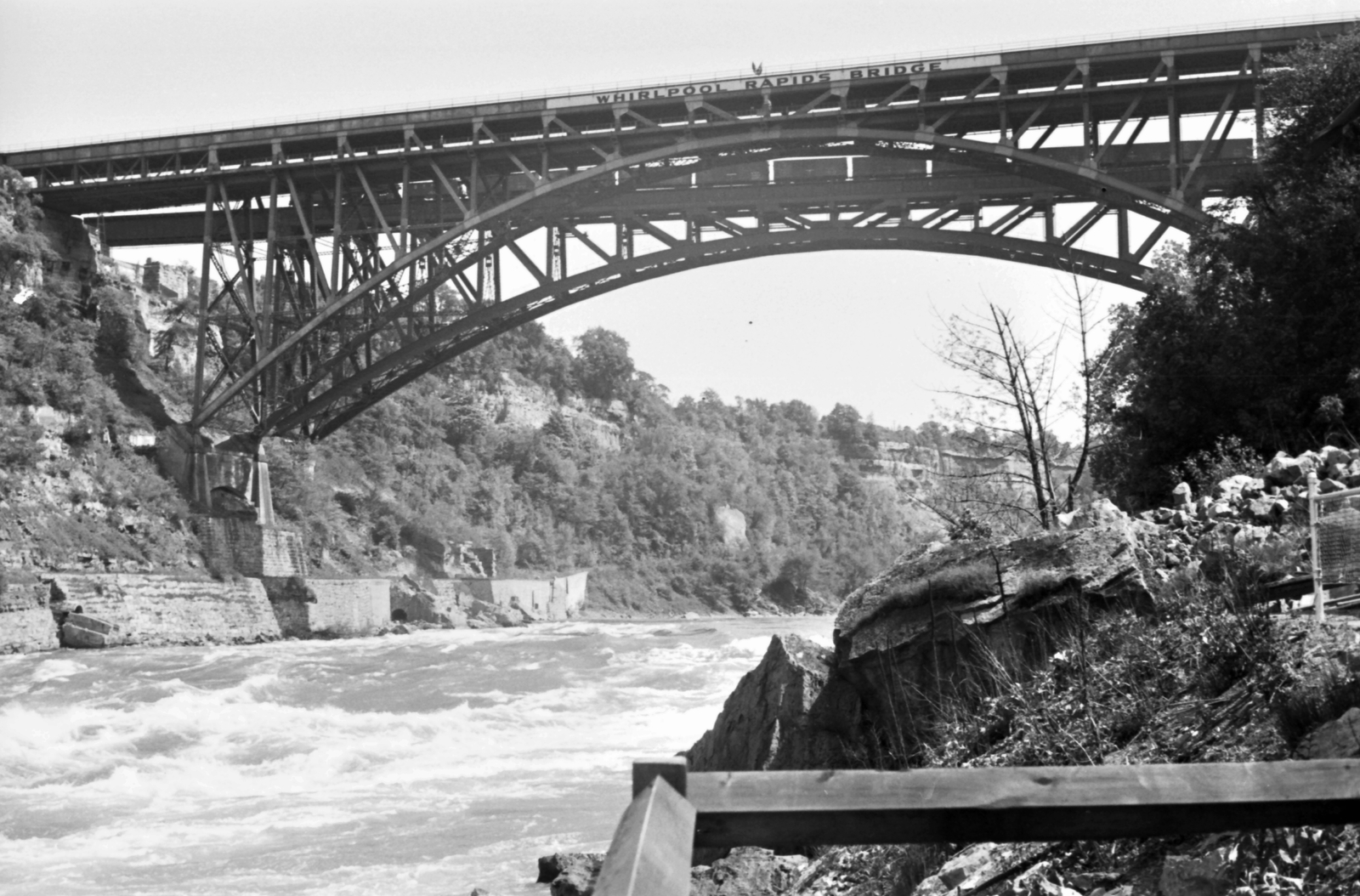 USA,Canada, határa. A Whirlpool Rapids Bridge a Niagara folyó felett., 1939, Fortepan, bridge, river, arch bridge, Leffert L. Buck-design, double-decker bridge, Fortepan #25439