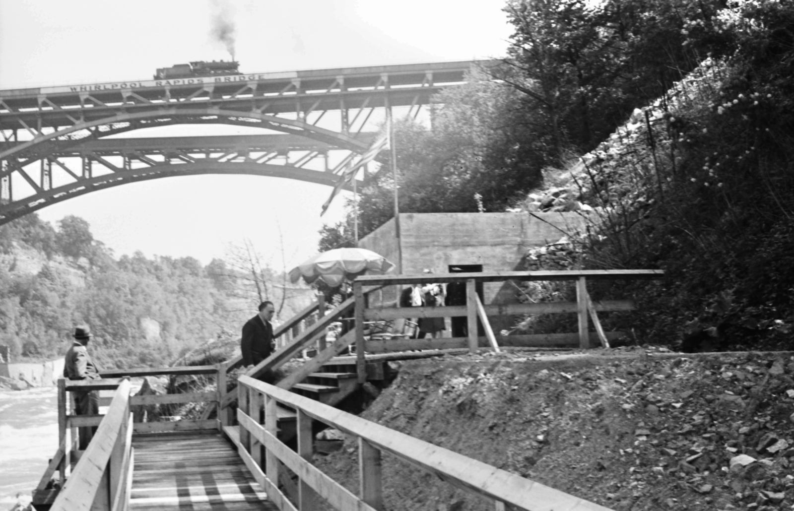 USA,Canada, határa. A Whirlpool Rapids Bridge a Niagara folyó felett., 1939, Fortepan, river, railway bridge, arch bridge, Leffert L. Buck-design, double-decker bridge, Fortepan #25440