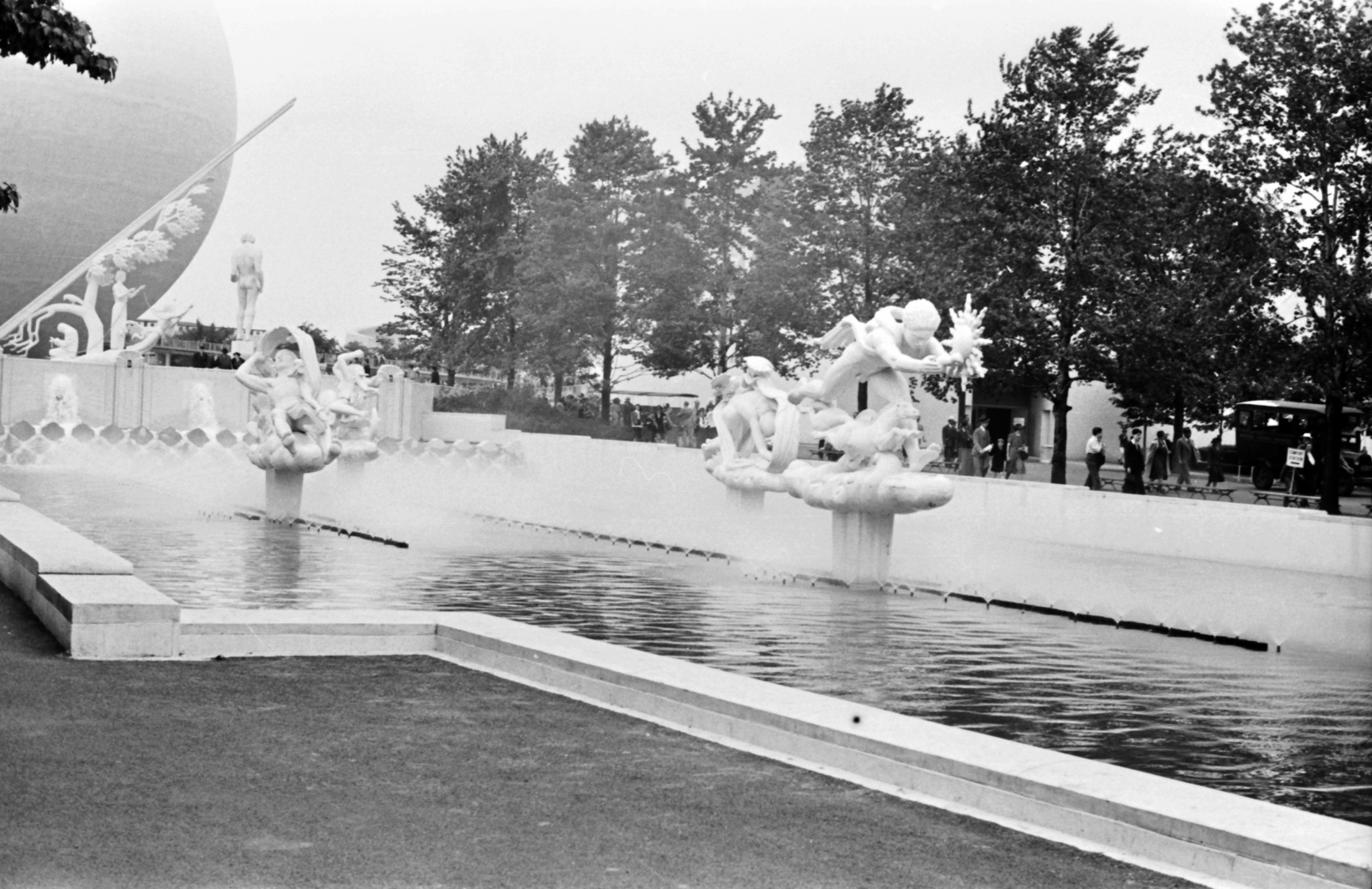 USA, New York, "A holnap világa" világkiállítás. Paul Manship "Napszakok" című szoborcsoportjai. Előtérben a "Nappal"., 1939, Fortepan, international fair, Fortepan #25443