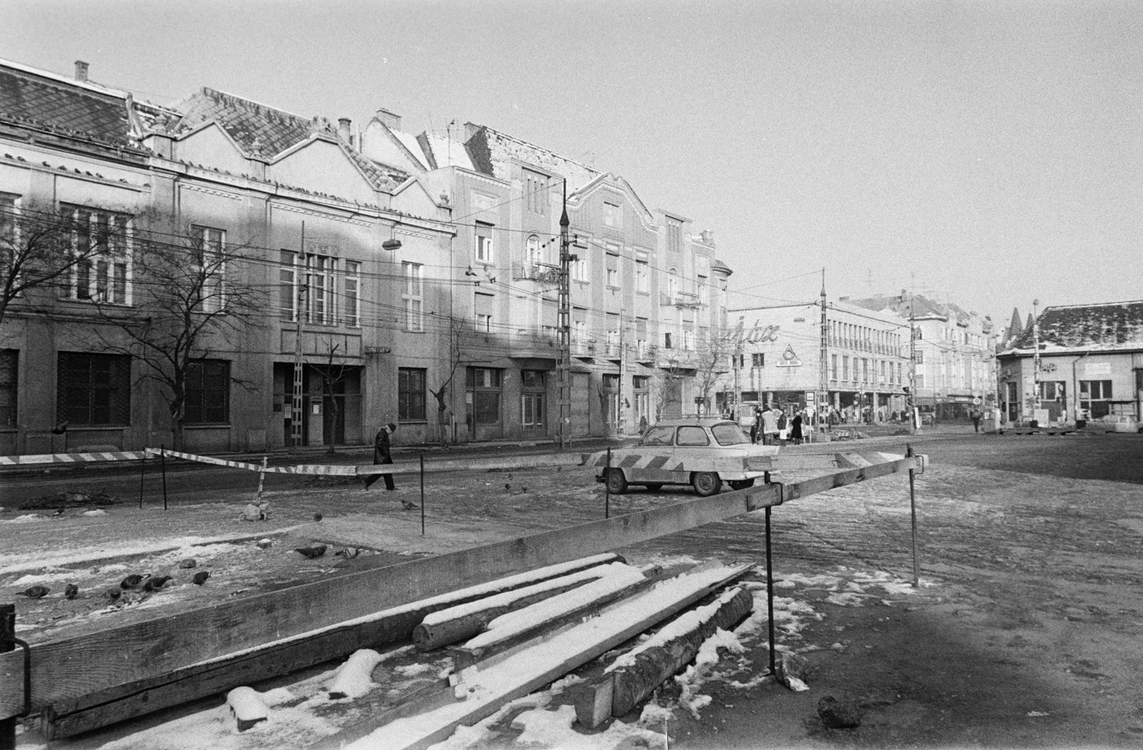 Magyarország, Budapest IV., az István (Bajcsy-Zsilinszky) út Munkásotthon utca - Árpád út közötti szakasza, szemben az Újpesti Áruház., 1979, Otruba Ferenc és Zoltán, Budapest, Fortepan #254636