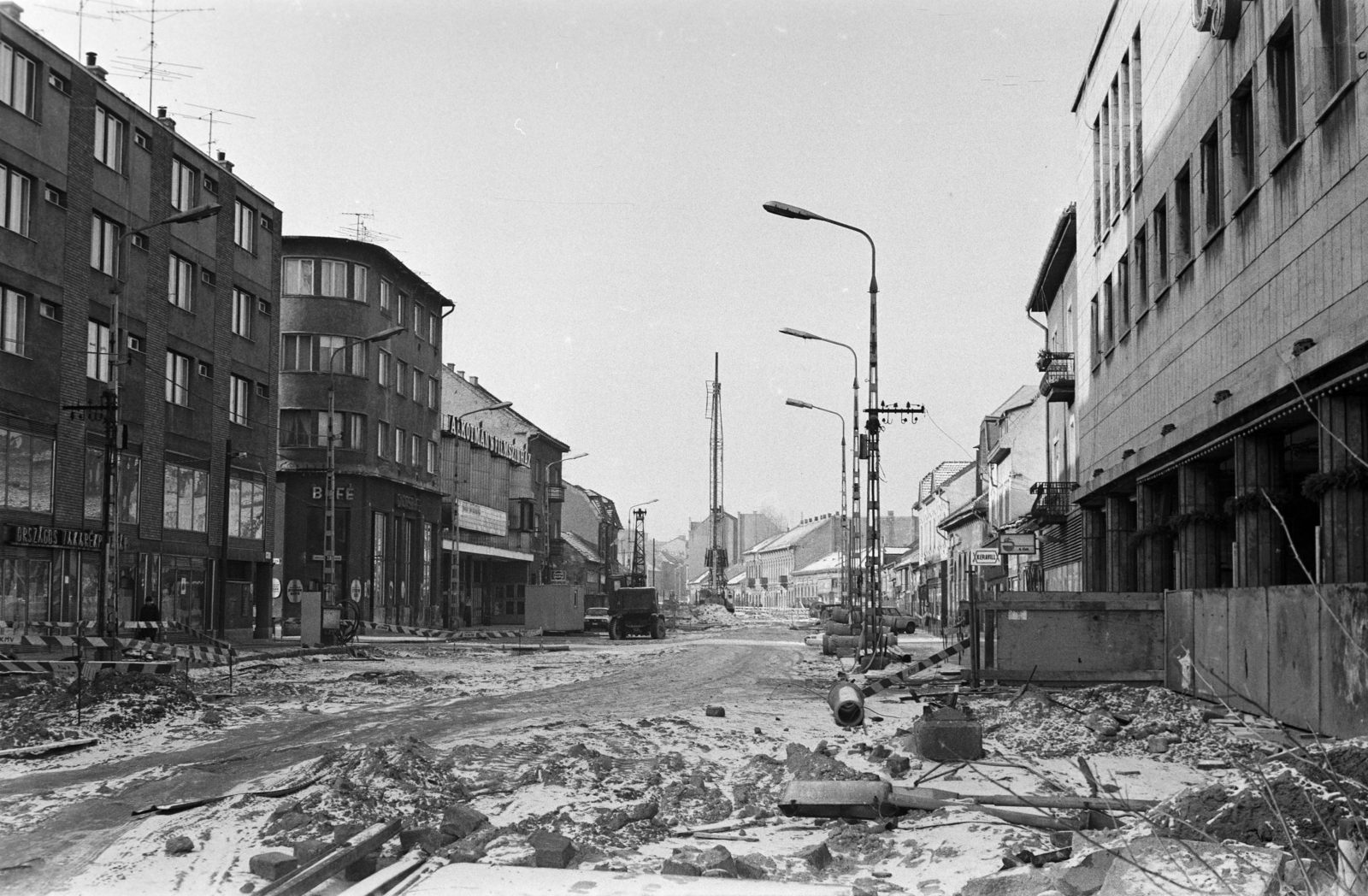 Magyarország, Budapest IV., Árpád út az István (Bajcsy-Zsilinszky) út felől nézve, balra a Mártírok útja torkolata., 1986, Otruba Ferenc és Zoltán, Budapest, Fortepan #254679