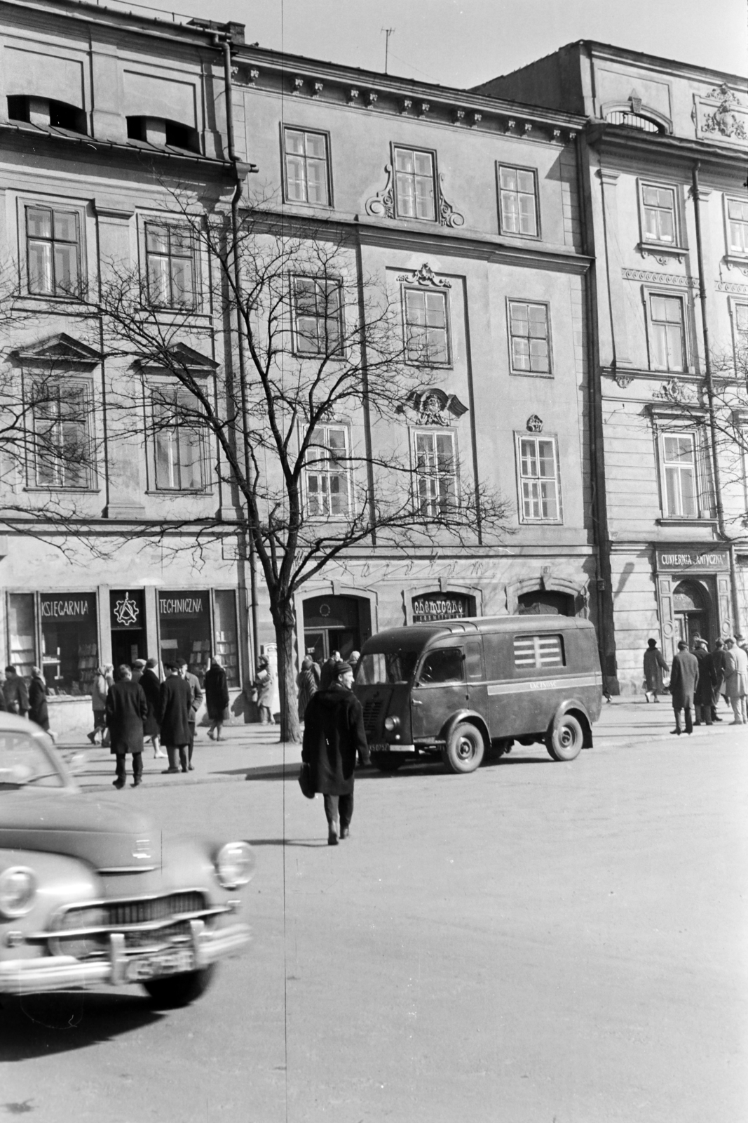 Poland, Kraków, jobbra a Rynek Glówny 38., Kawiarnia (Cukiernia) Antyczna., 1963, Ungváry Rudolf, Fortepan #254756