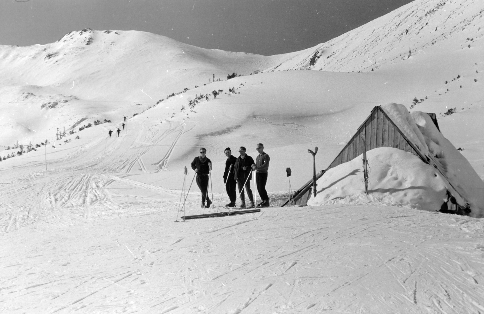Lengyelország,Lengyel Magas-Tátra, sípálya a Kasprowy csúcs oldalában., 1964, Ungváry Rudolf, síléc, síbot, havas táj, Best of, Fortepan #254770