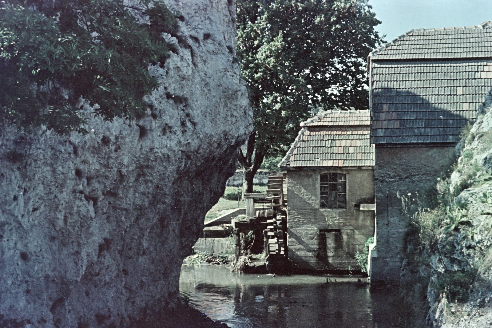 Hungary, Veszprém, Margit tér 1., a Ring-malom a Benedek-hegy északi végénél., 1958, Ungváry Rudolf, watermill, Mill, colorful, Best of, Fortepan #254791