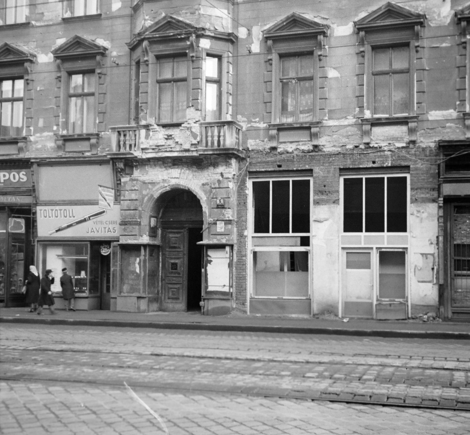 Hungary, Budapest VII., Thököly út szemben a 7. számú ház., 1955, Ungváry Rudolf, Budapest, hat shop, fountain pen, Fortepan #254796