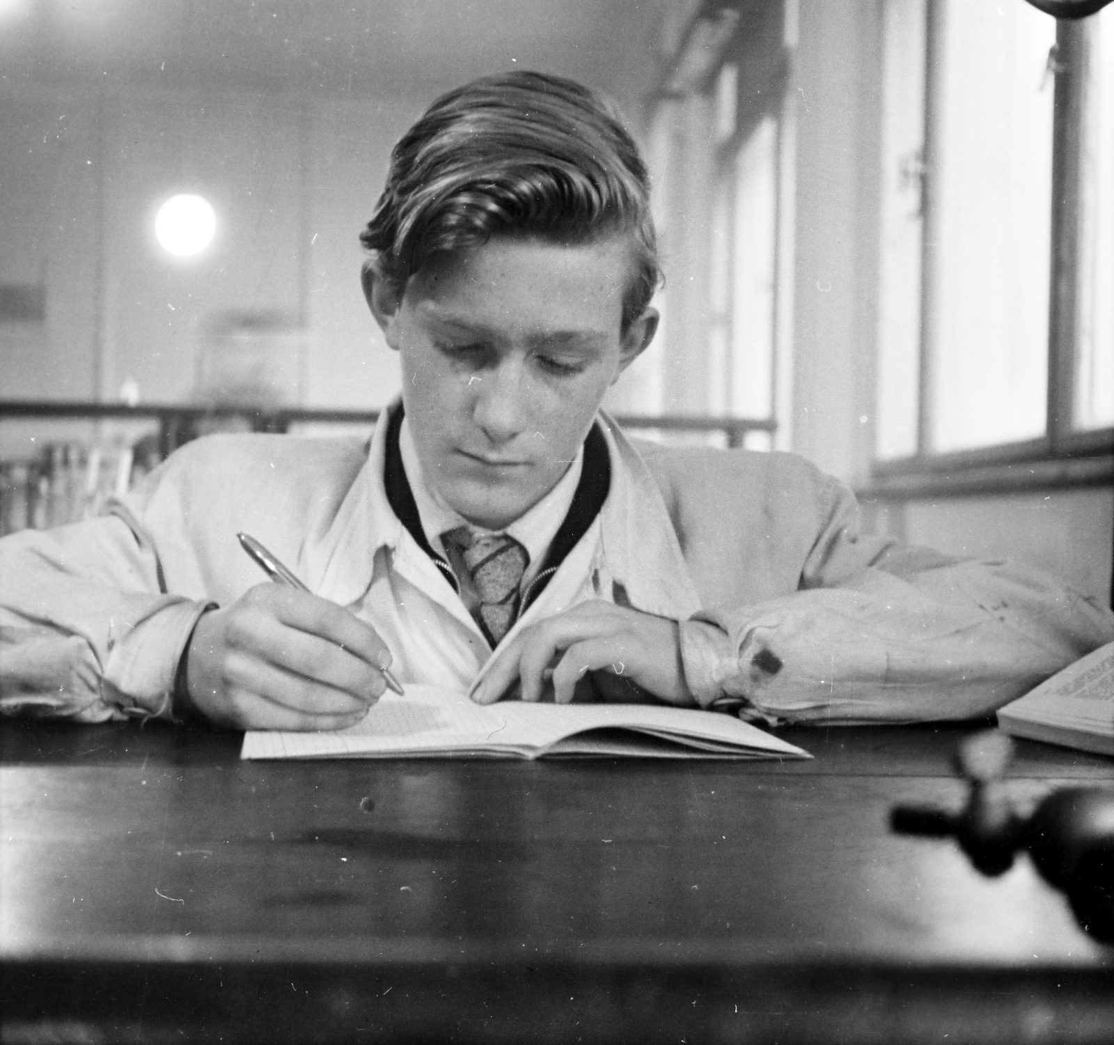 Hungary, Budapest XIV., Thököly út 48., a felvétel a Petrik Lajos Vegyipari Technikum laboratóriumában készült., 1958, Ungváry Rudolf, Budapest, photo aspect ratio: square, hairdo, writing, copybook, Fortepan #254804