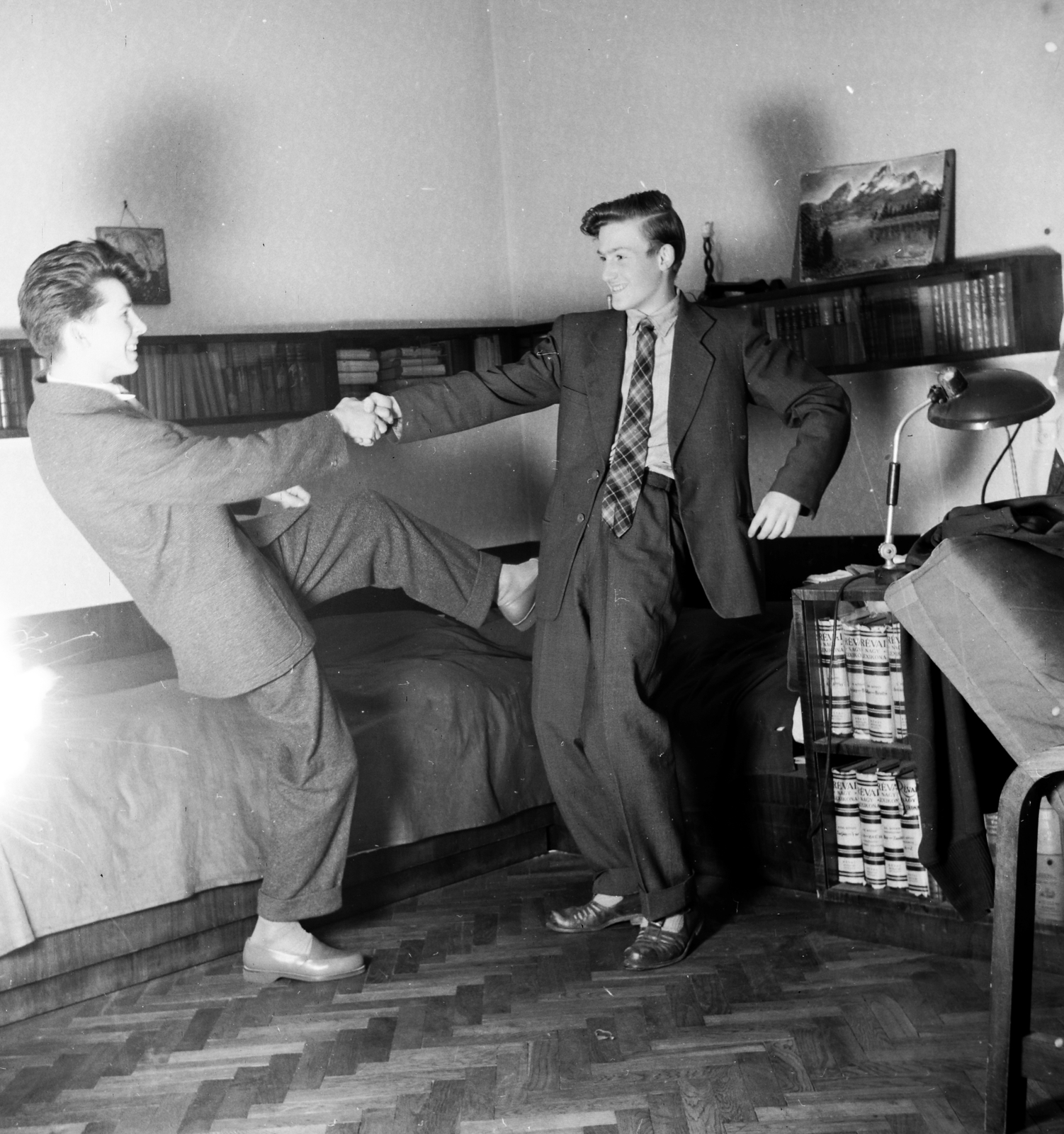 1958, Ungváry Rudolf, tánc, tréfálkozás, fiúk, Fortepan #255048