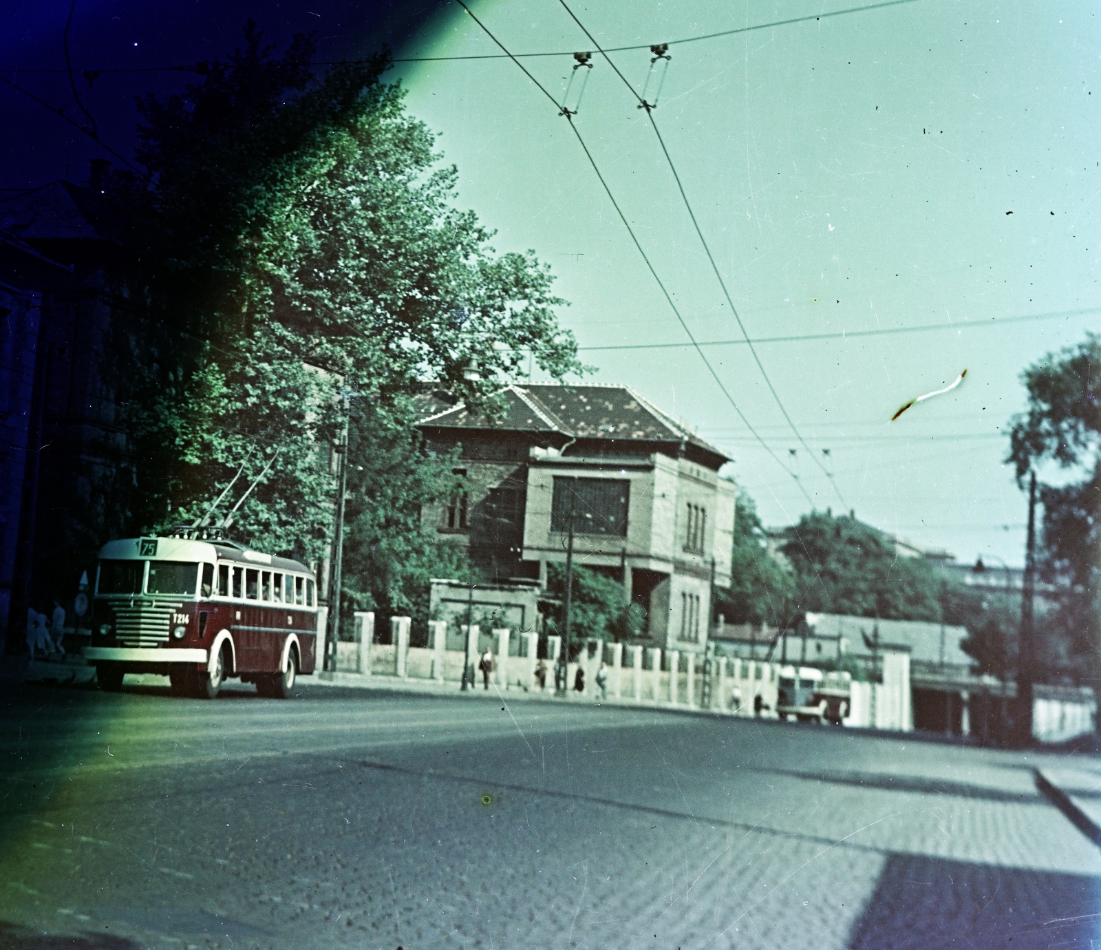 Hungary, Budapest XIII., a Dózsa György út Szabolcs utca - Vágány utca közötti szakasza., 1957, Ungváry Rudolf, Budapest, colorful, trolley bus, public transport line number, Fortepan #255067