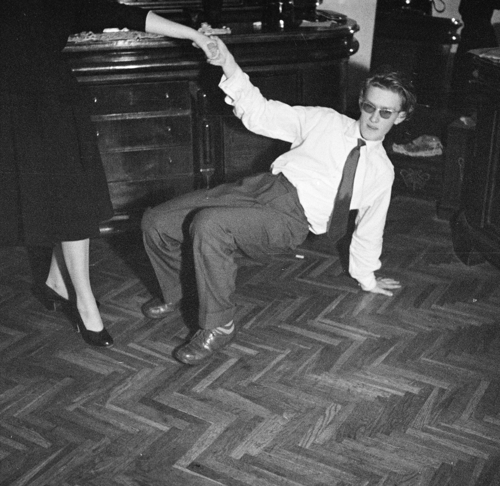 Magyarország, Veszprém, a felvétel a Szeglethy utca egyik házának lakásában készült., 1958, Ungváry Rudolf, tvisztelés, házibuli, rock'n'roll, képarány: négyzetes, Best of, Fortepan #255122