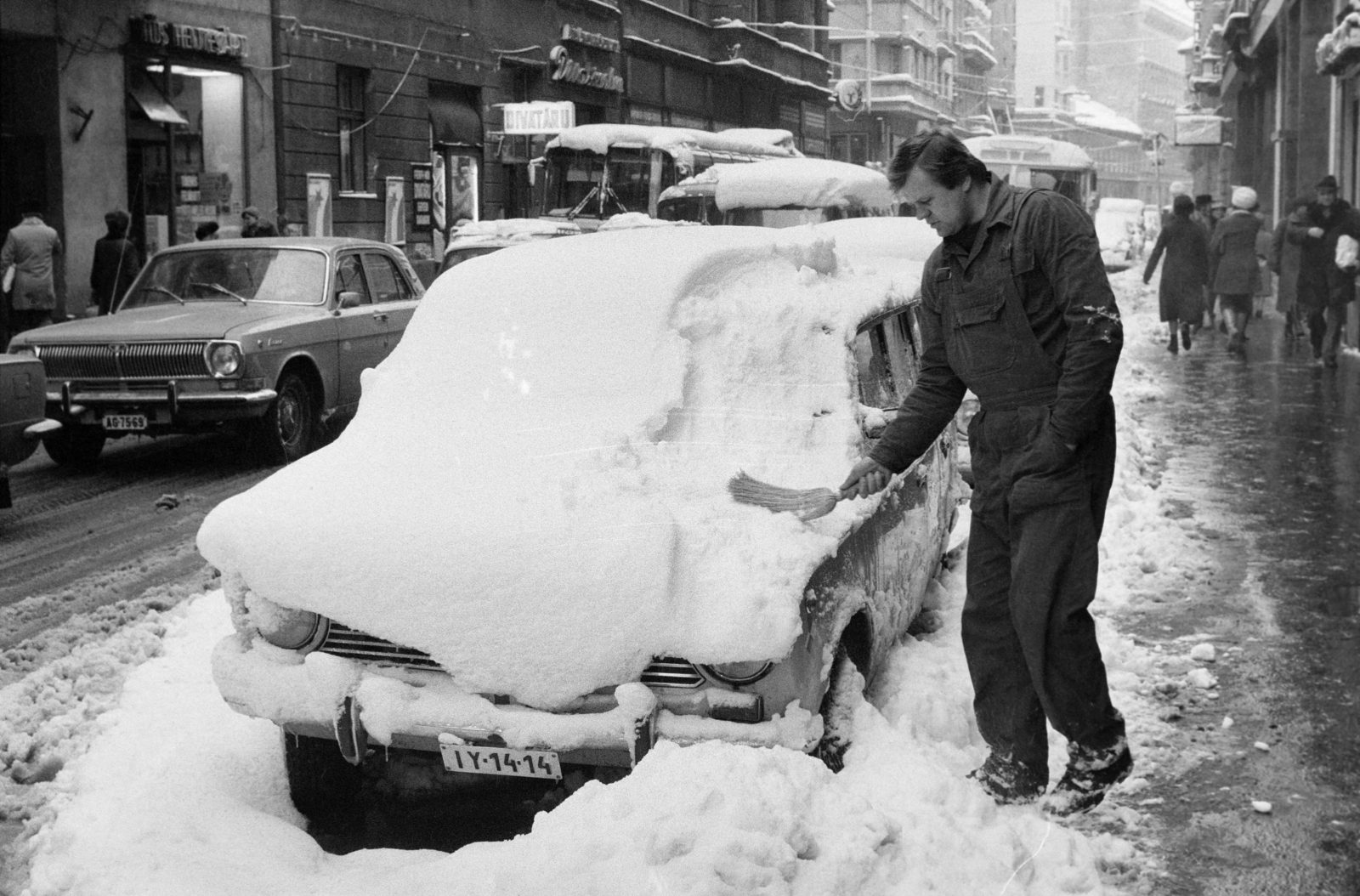 Magyarország, Budapest VII., Dohány utca, a felvétel a Kertész utca - Akacfa utca közötti szakaszon készült., 1982, Bojár Sándor, rendszám, Budapest, Fortepan #255153