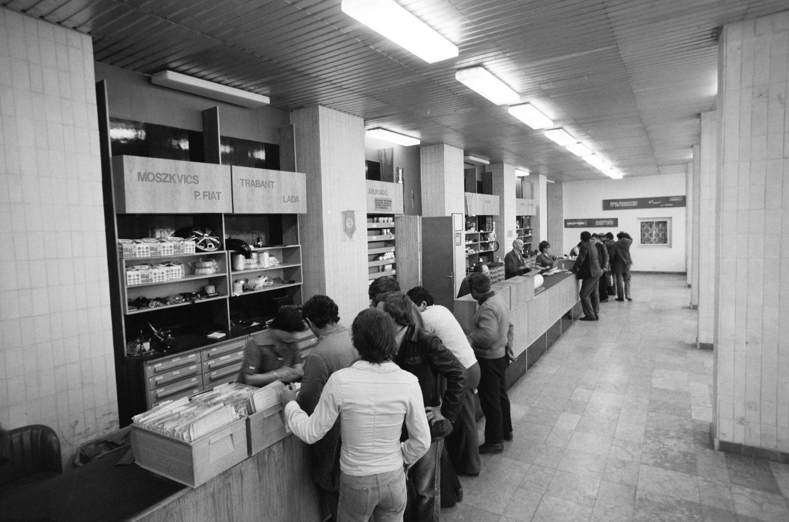 1983, Bojár Sándor, autósbolt, üzletbelső, Fortepan #255159