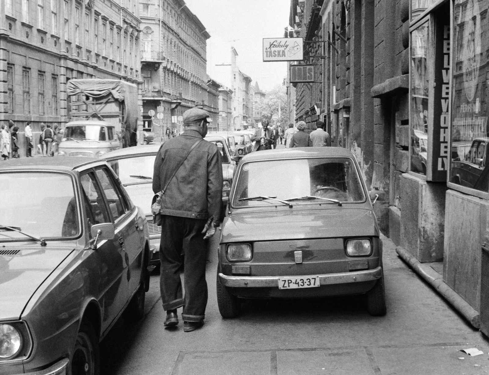 Magyarország, Budapest VII., Wesselényi utca, a felvétel az Erzsébet (Lenin) körút - Hársfa utca közötti szakaszon készült., 1980, Bojár Sándor, Budapest, rendszám, Polski Fiat 126p, Fortepan #255255