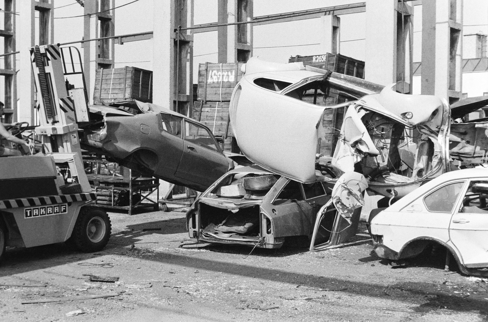 Magyarország, Budapest XIX., Hoffher Albert (Vörös Csillag) utca 38-40, az AUTOKER használtautó- és alkatrész-kereskedelmi részlege., 1979, Bojár Sándor, Budapest, Fortepan #255273