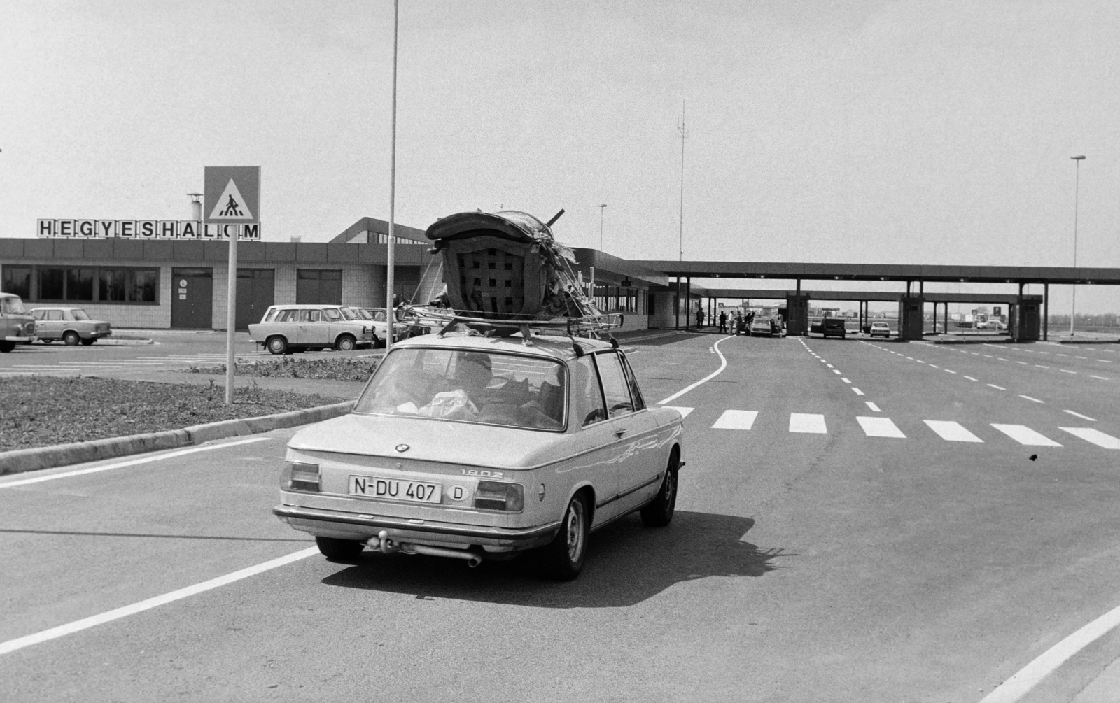 Magyarország, Hegyeshalom, határátkelő., 1982, Bojár Sándor, határállomás, BMW-márka, tetőcsomagtartó, Fortepan #255312
