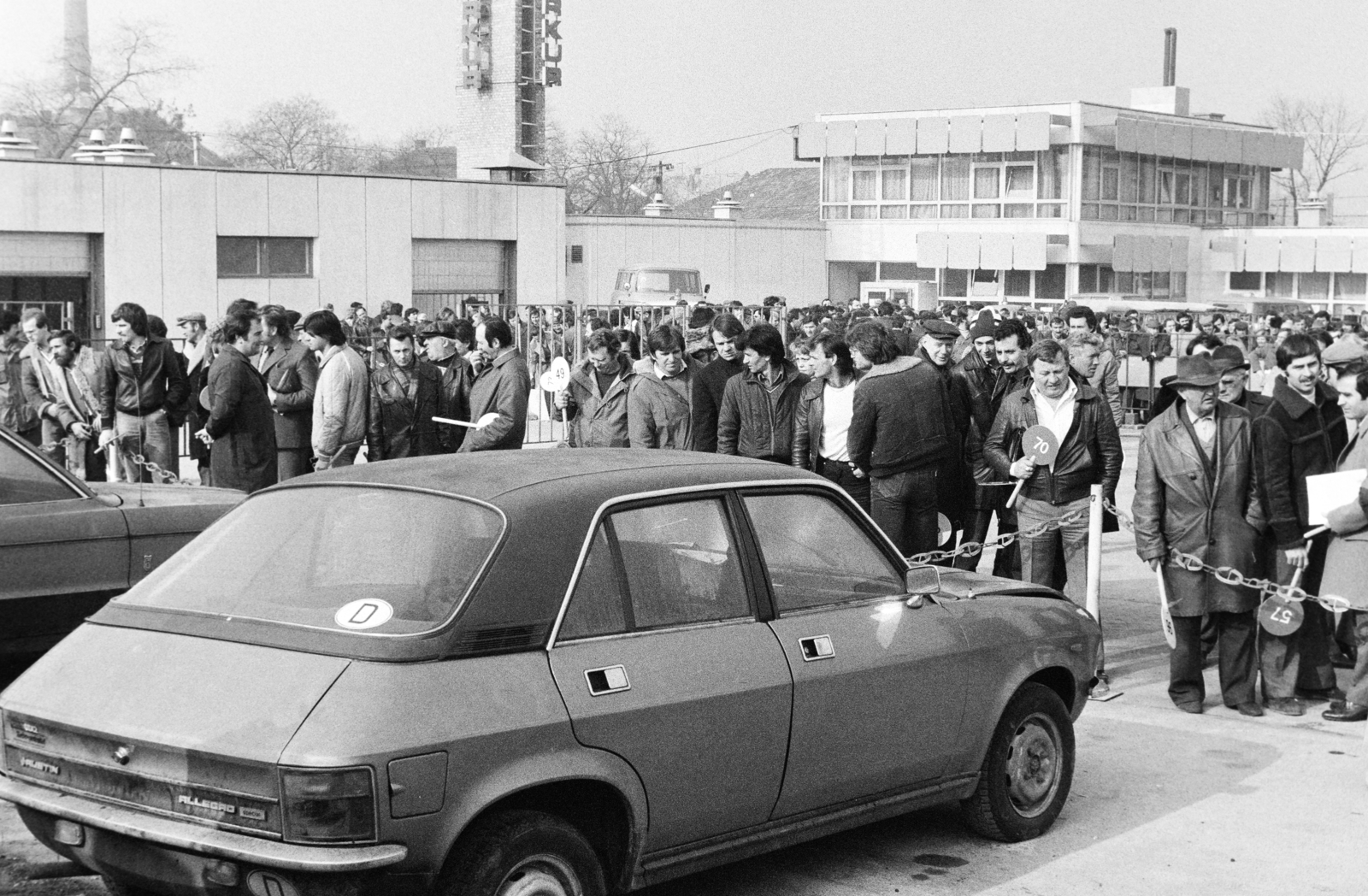 Magyarország, Budapest XIV., Öv utca, a Merkur Személygépkocsi Értékesítő Vállalat használtautó-telepe., 1981, Bojár Sándor, Budapest, Austin Allegro, Fortepan #255323