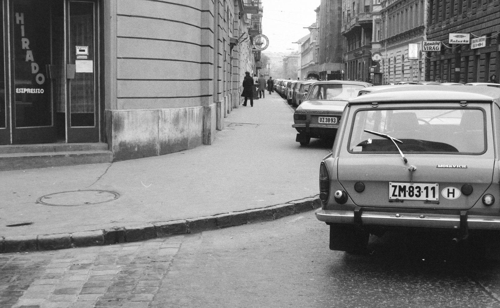 Magyarország, Budapest VII., Dohány utca, balra az Almássy utca torkolata, távolban a Bethlen Gábor tér melletti épülettömb sziluettje látható., 1981, Bojár Sándor, Budapest, Fortepan #255377