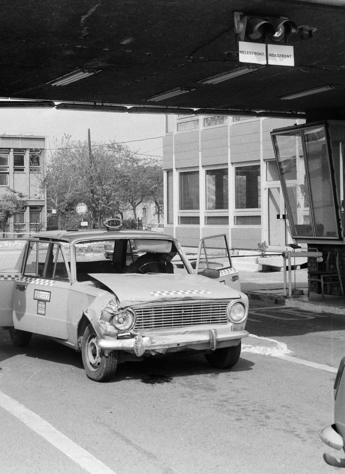 1986, Bojár Sándor, taxicab, wreck, Fortepan #255392