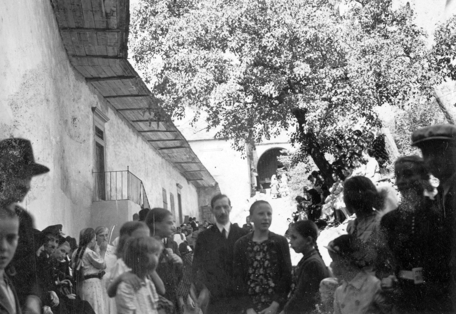 Slovakia, Krásnohorské Podhradie, Krasznahorka, az alsó vár udvara., 1940, SZF, castle yard, Fortepan #25541