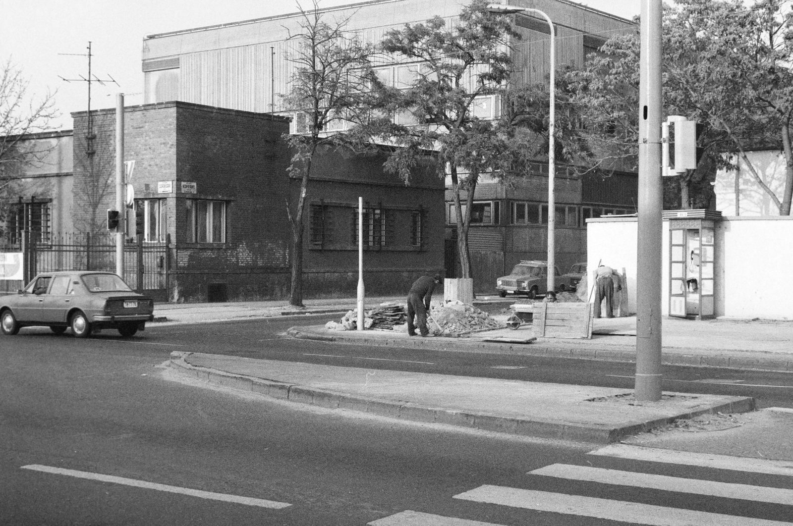 Magyarország, Budapest IX., Soroksári út, szemben a Koppány utca., 1982, Bojár Sándor, Budapest, telefonfülke, Fortepan #255423