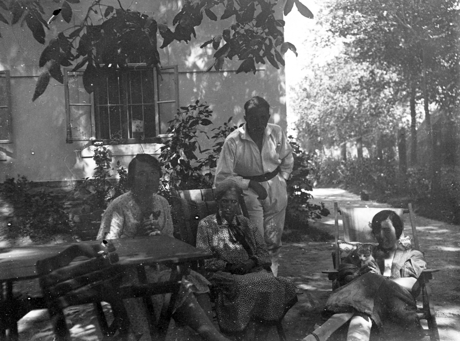 1923, SZF, cat, yard, tableau, women, summer, man, deck chair, garden furniture, Fortepan #25544