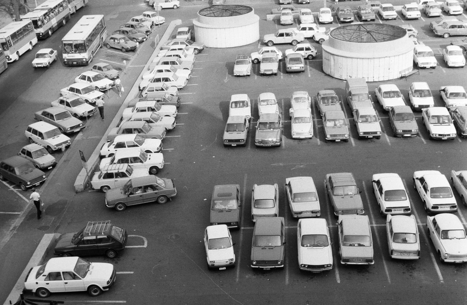 Hungary, Budapest V., parkoló a Bécsi utca felől a Miatyánk utca felé nézve., 1986, Bojár Sándor, Budapest, car park, Fortepan #255447