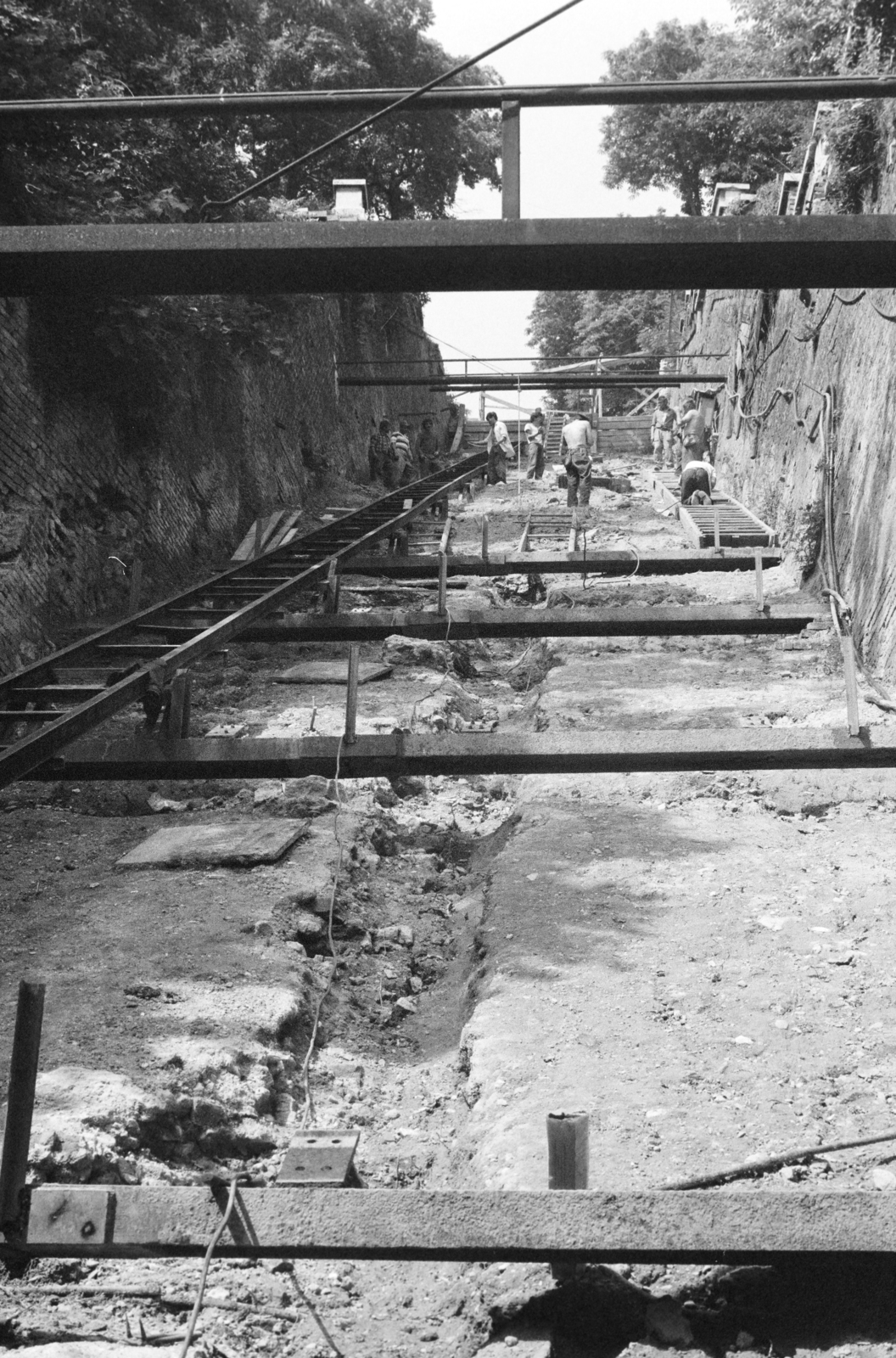 Hungary, Budapest I., a Budavári Sikló (egykor Budai Hegypálya) újjáépítése., 1985, Bojár Sándor, ratsnake, cable car, Budapest, Fortepan #255453