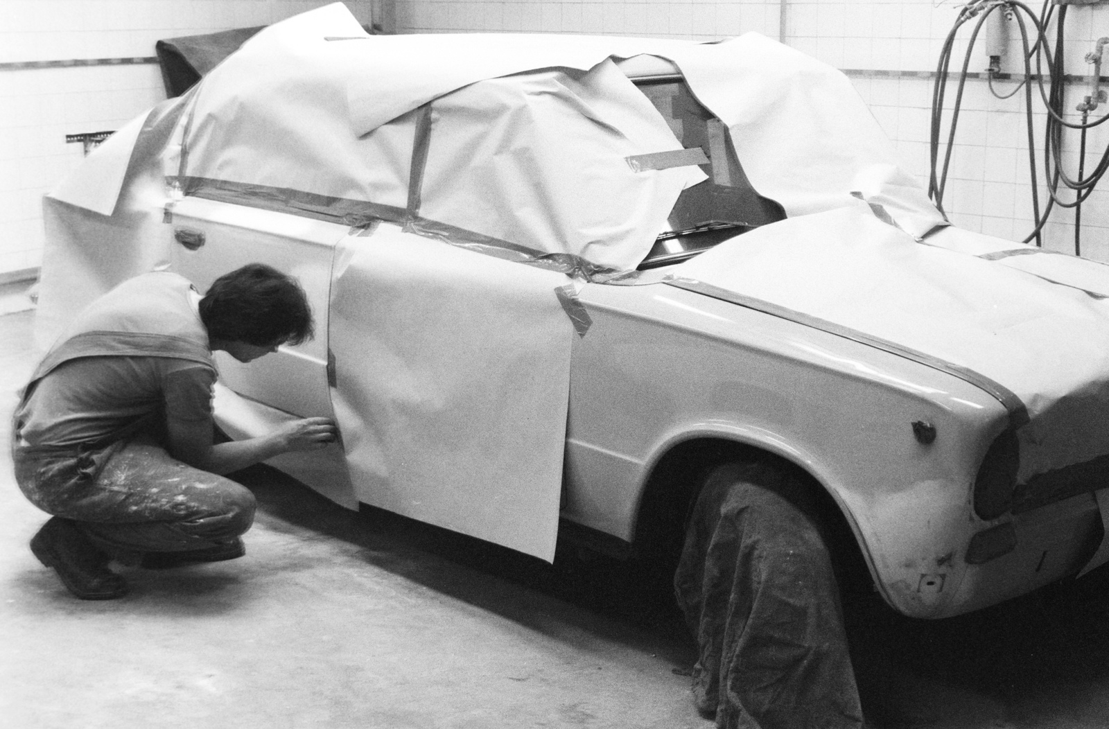 Hungary, Budapest V., Váci utca 81., a Mogürt leányvállalata a Belvárosi Autójavító., 1986, Bojár Sándor, car repair, Budapest, Fortepan #255470