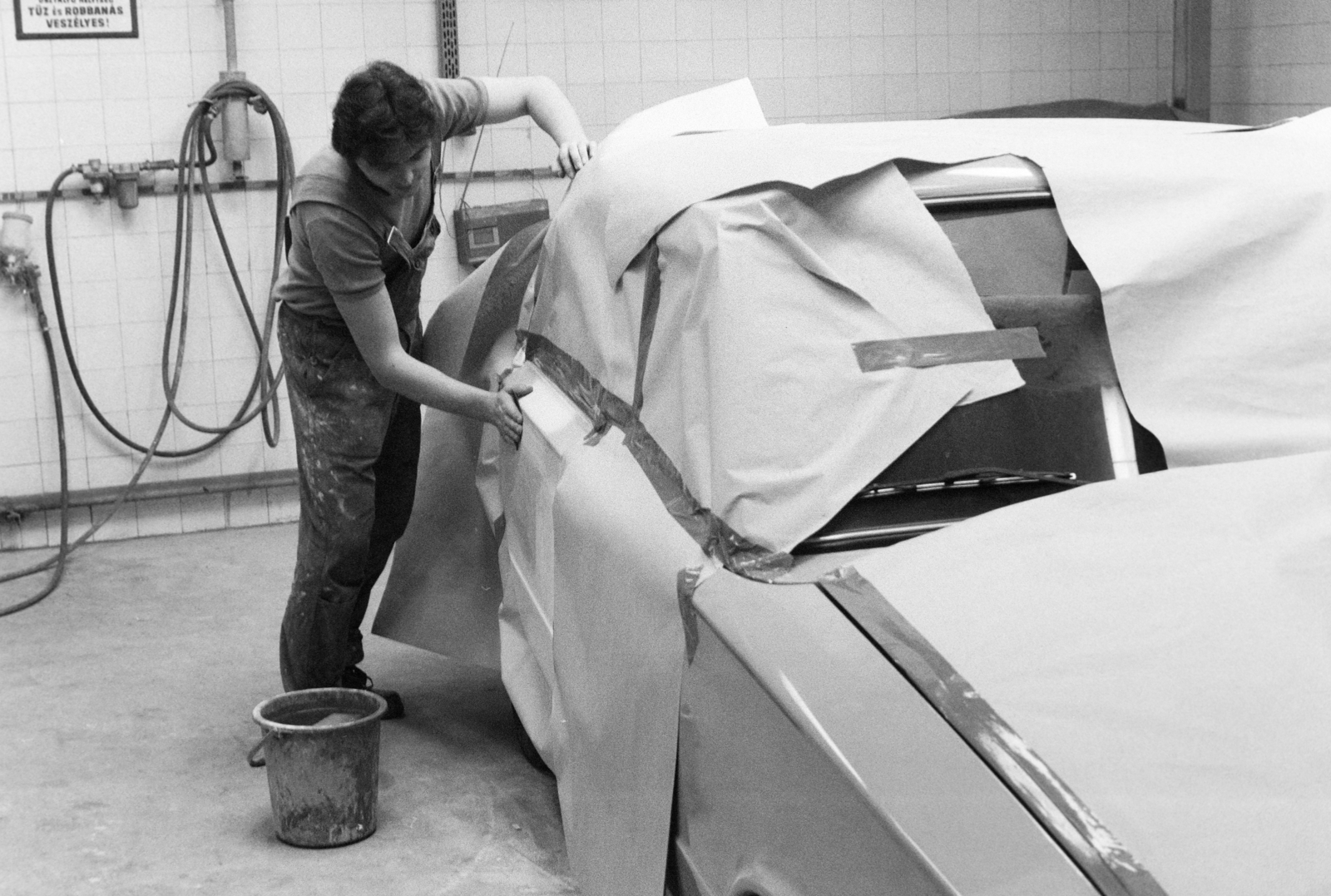 Hungary, Budapest V., Váci utca 81., a Mogürt leányvállalata a Belvárosi Autójavító., 1986, Bojár Sándor, car repair, Budapest, Fortepan #255471