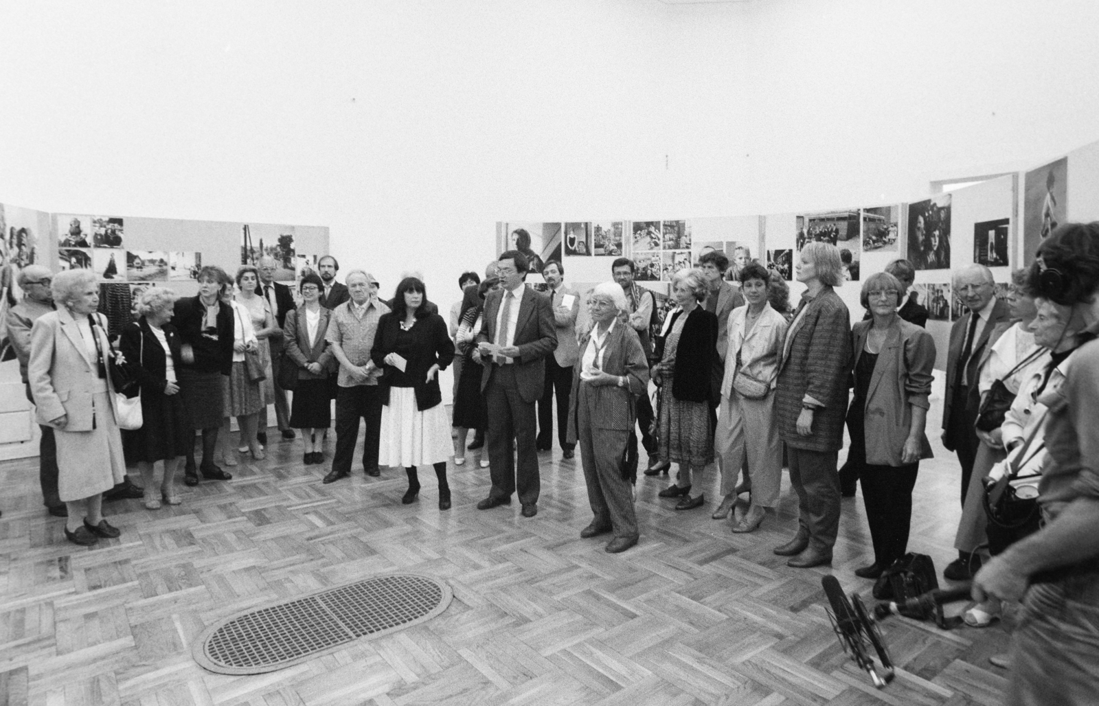 Hungary, Budapest XIV., Műcsarnok, a felvétel Besnyő Éva fotóművész kiállításának megnyitóján készült., 1986, Bojár Sándor, Budapest, Fortepan #255477