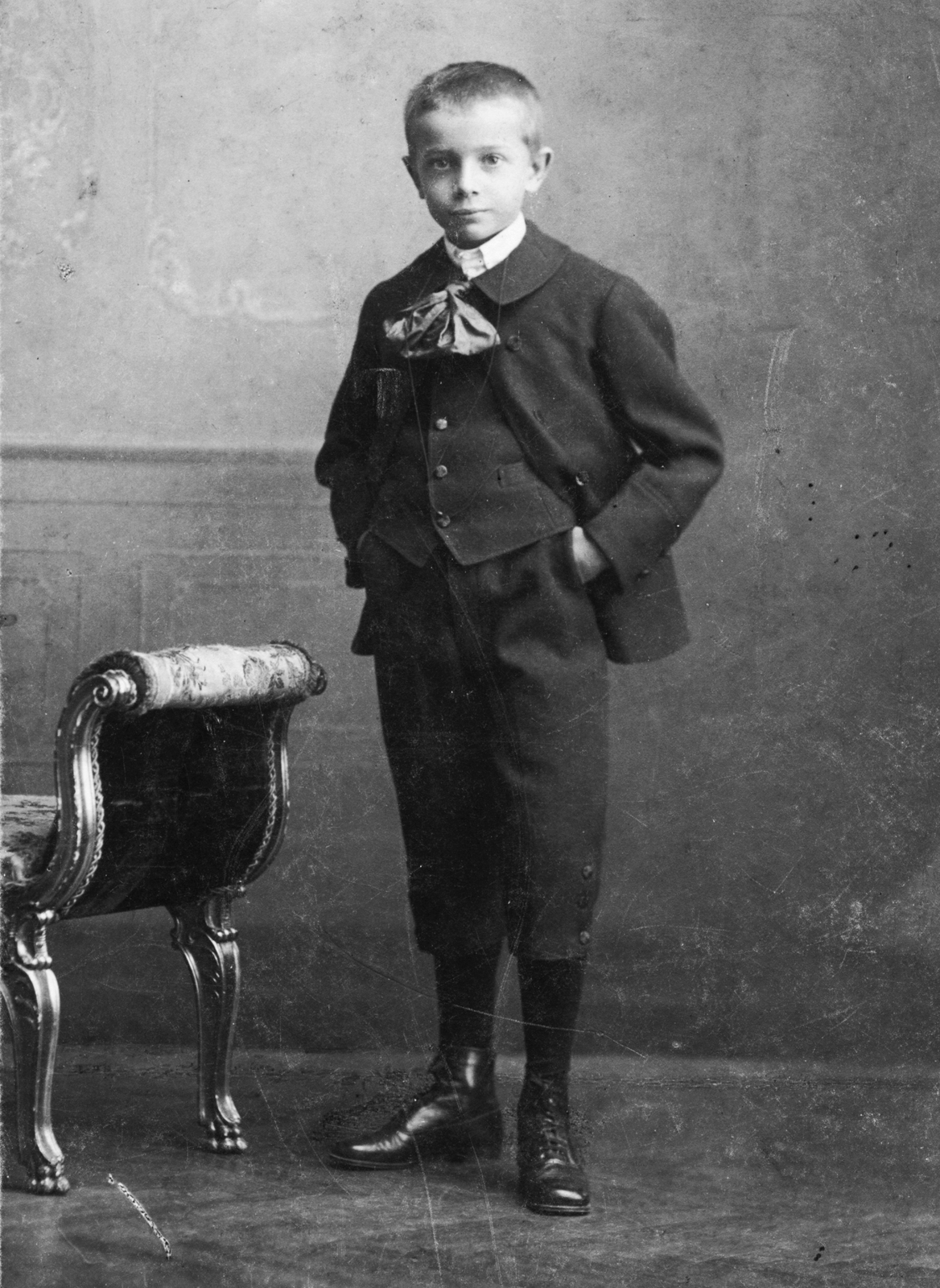 1902, Fortepan, portré, gyermek, bútor, fiú, zsebredugott kéz, Fortepan #25548