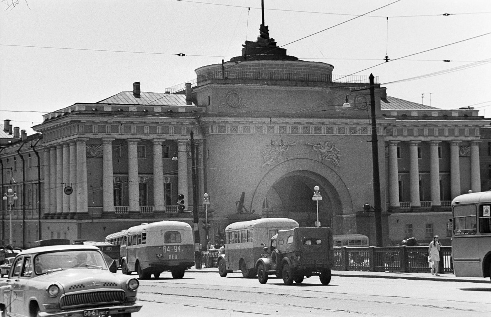 Russia, Saint Petersburg, (Leningrád), a Trimithuszi Szent Szpiridon-templom az Admiralitás épületében, a Palota híd felől nézve., 1969, Bojár Sándor, Soviet Union, Fortepan #255567