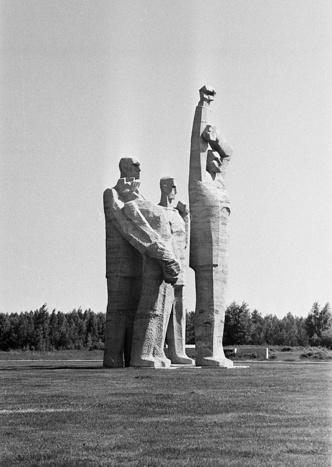 Latvijas Republika, Salaspils, az egykori koncentrációs tábor helyén kialakított emlékpark., 1969, Bojár Sándor, socialist realism, Soviet Union, Fortepan #255576