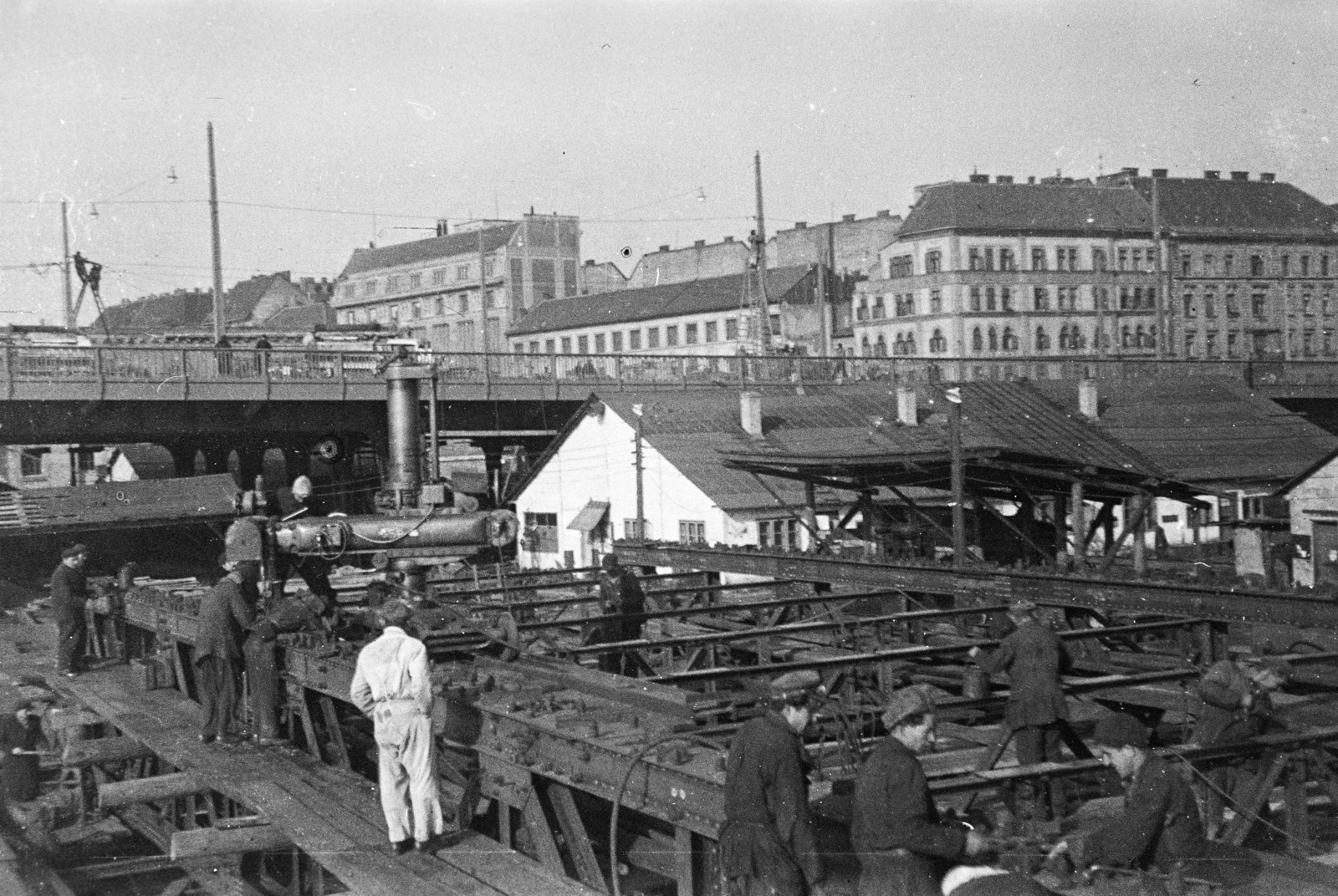 Magyarország, Budapest IX., a Petőfi híd újjáépítése, az acélszerkezet szerelése a pesti hídfőnél., 1951, Bujdosó Géza, Budapest, híd, helyreállítás, Fortepan #255608