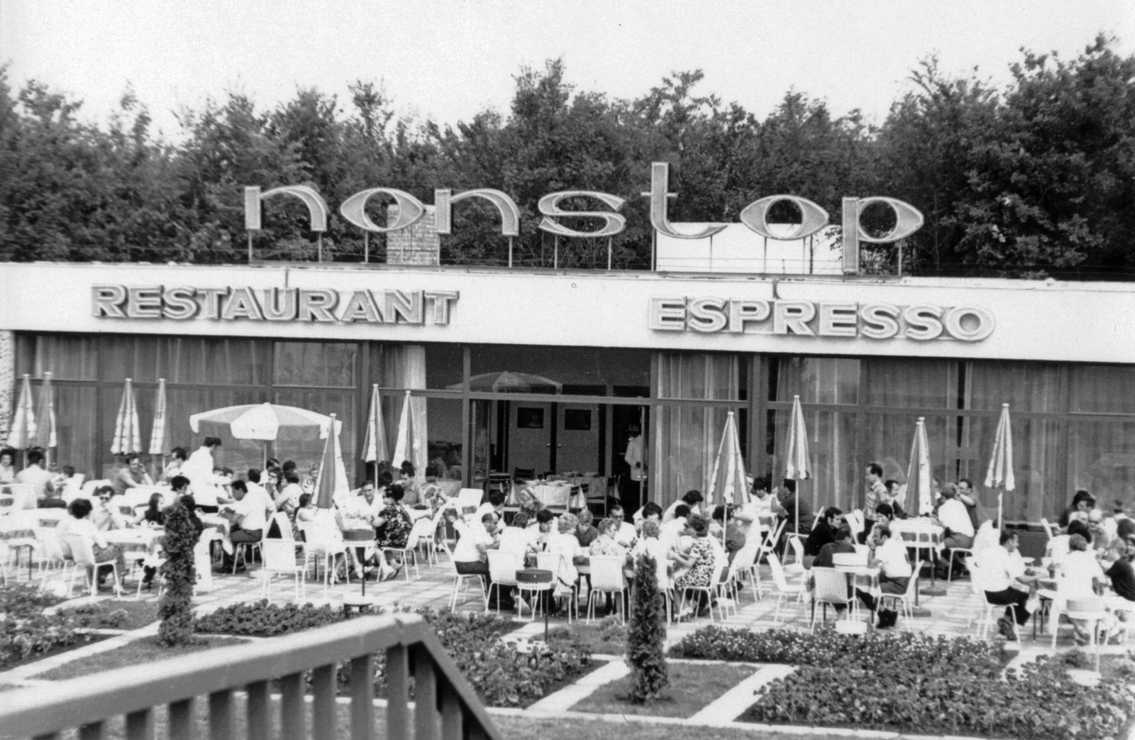 Hungary, M7 autópálya, Nonstop presszó Lepsény környékén., 1976, Kovács László Péter, espresso, restaurant, terrace, Fortepan #25565