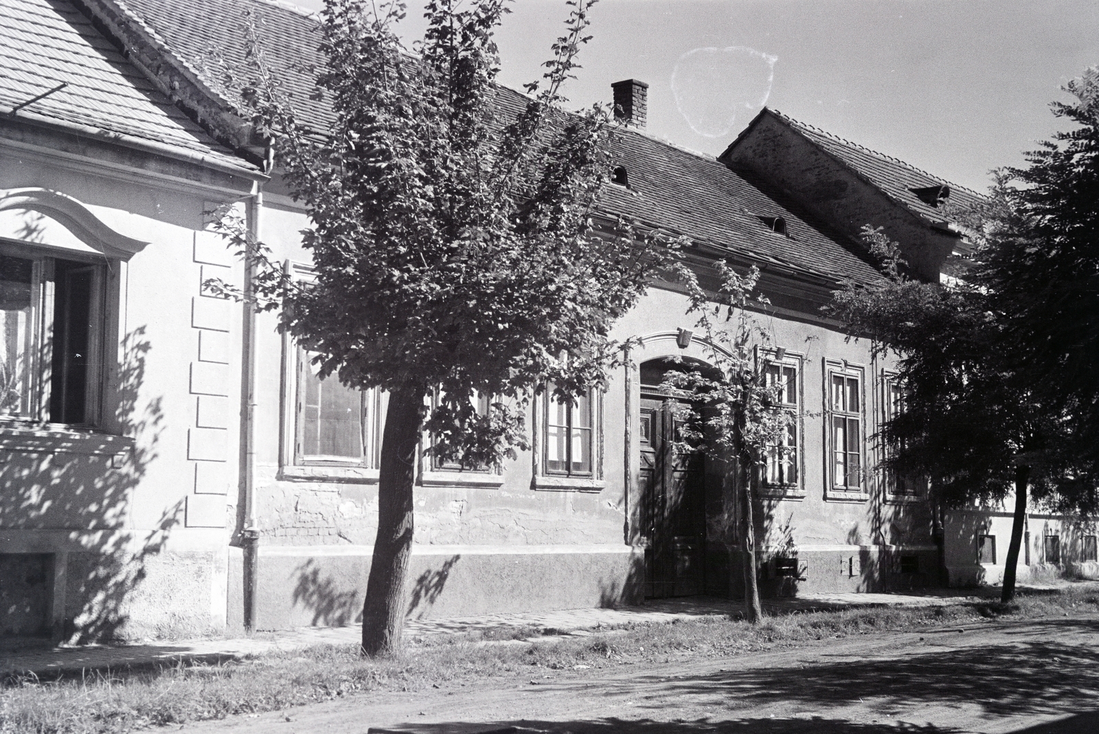 Magyarország, Nagykanizsa, Csányi László utca, középen a 13. számú ház., 1961, Cziboly Józsefné, árnyék, utcakép, Fortepan #255678