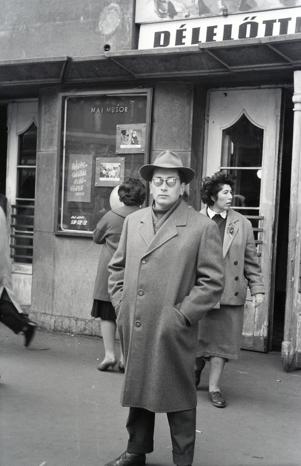 Hungary, Budapest VII., Erzsébet (Lenin) körút 8., a felvétel a Bástya mozi előtt készült., 1956, Cziboly Józsefné, Budapest, movie schedule, overcoat, shades, dress, Fortepan #255708